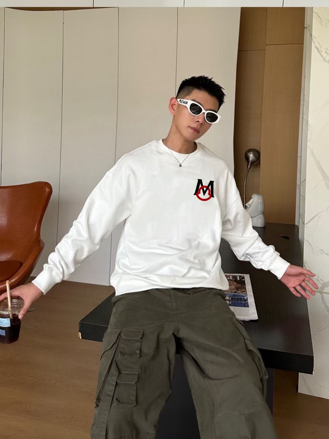 MONCL* 蒙口*2025秋冬新款圆领卫衣400克毛圈纯棉字母logo立体发泡颜色：黑色 白色 蓝色 