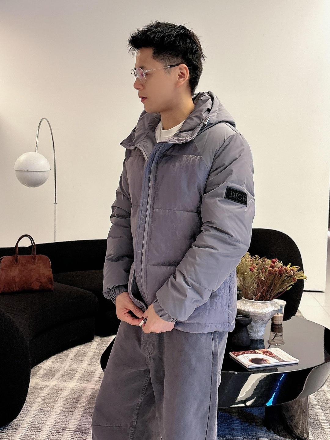 迪奥 2025秋冬新款羽绒服。这款号称羽绒服届最贵的，全部90绒的。带着经典的Logo组合搭配，第一眼看