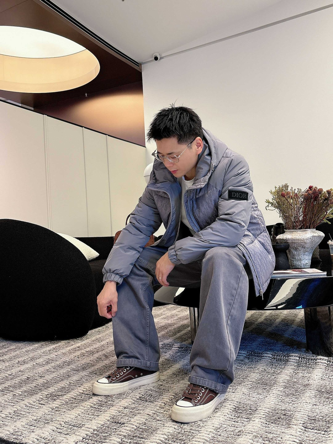 迪奥 2025秋冬新款羽绒服。这款号称羽绒服届最贵的，全部90绒的。带着经典的Logo组合搭配，第一眼看