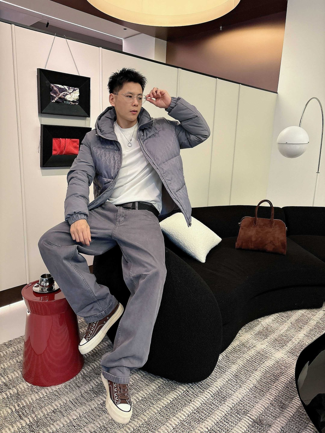 迪奥 2025秋冬新款羽绒服。这款号称羽绒服届最贵的，全部90绒的。带着经典的Logo组合搭配，第一眼看