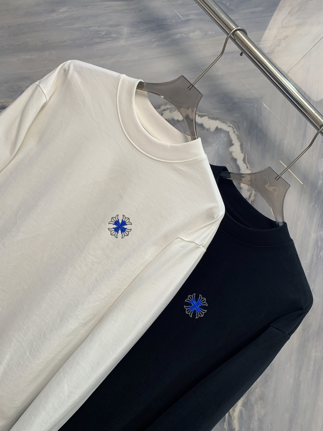 25新款磨毛长袖阔版T恤颜色：黑，白尺码：S-2XL