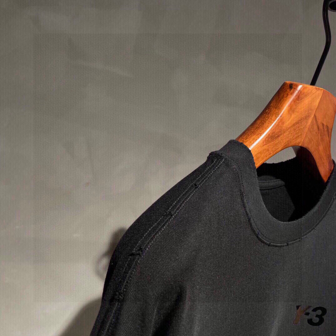 秋季新款Y3🌟，新款长袖，面料采用顶级原版精梳棉洗水面料，印花设计logo，时尚流，顶级的做工，高端品质