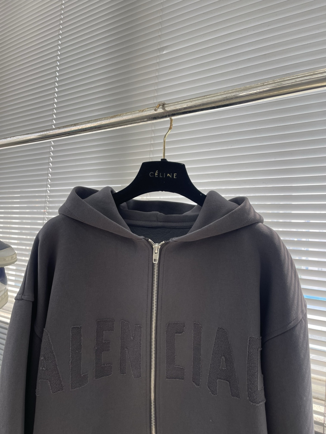 Balenciag 25fw新款字母拉链帽衫BB字母图形撞色层次印花.简单又高级！一款最基础的单品[得意