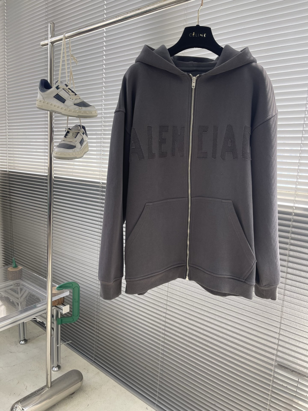 Balenciag 25fw新款字母拉链帽衫BB字母图形撞色层次印花.简单又高级！一款最基础的单品[得意