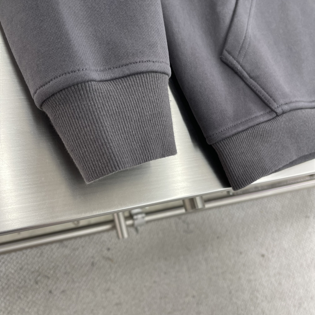 Balenciag 25fw新款字母拉链帽衫BB字母图形撞色层次印花.简单又高级！一款最基础的单品[得意