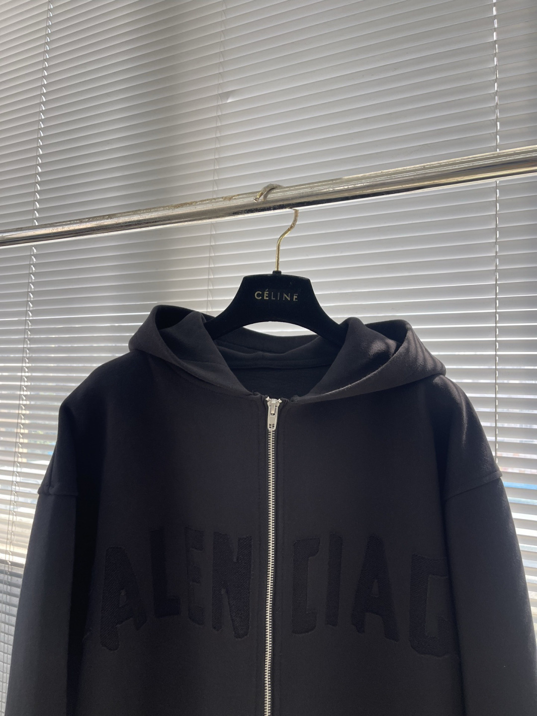 Balenciag 25fw新款字母拉链帽衫BB字母图形撞色层次印花.简单又高级！一款最基础的单品[得意