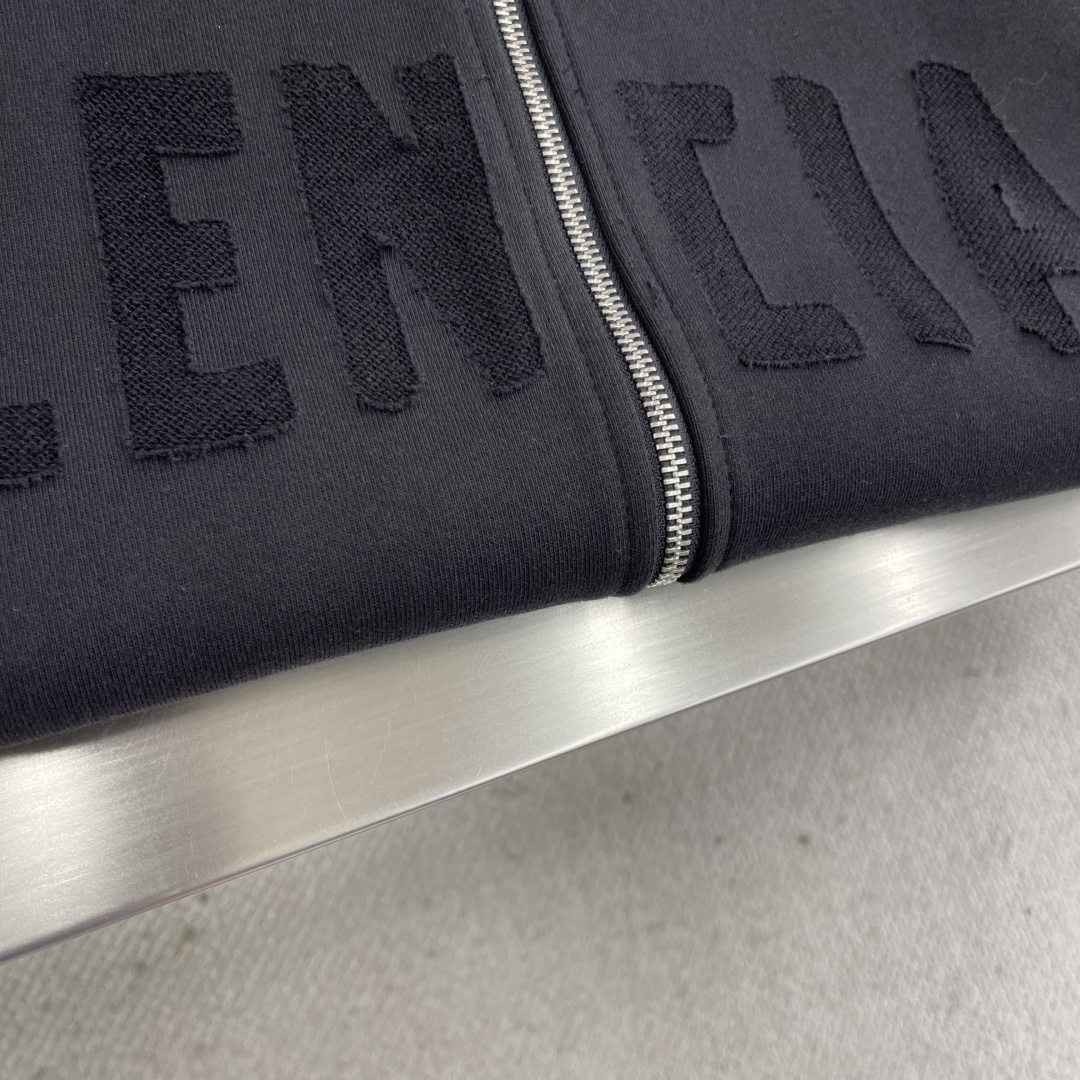 Balenciag 25fw新款字母拉链帽衫BB字母图形撞色层次印花.简单又高级！一款最基础的单品[得意