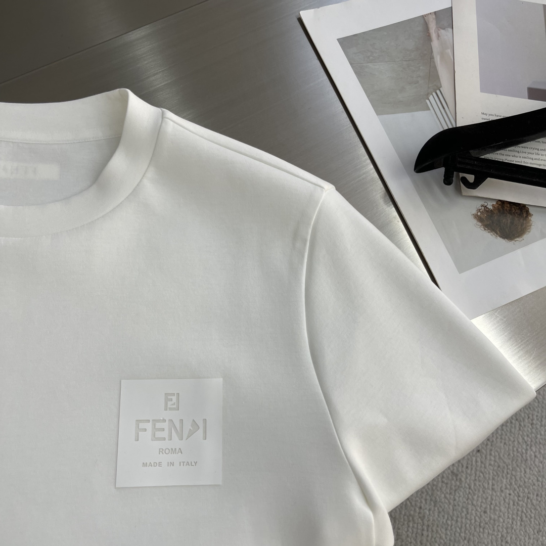 FEND 2025秋冬系列圆领卫衣码数：M-5XL 常规卫衣棉莫代尔空气层。采用丝光工艺处理的双面结构，