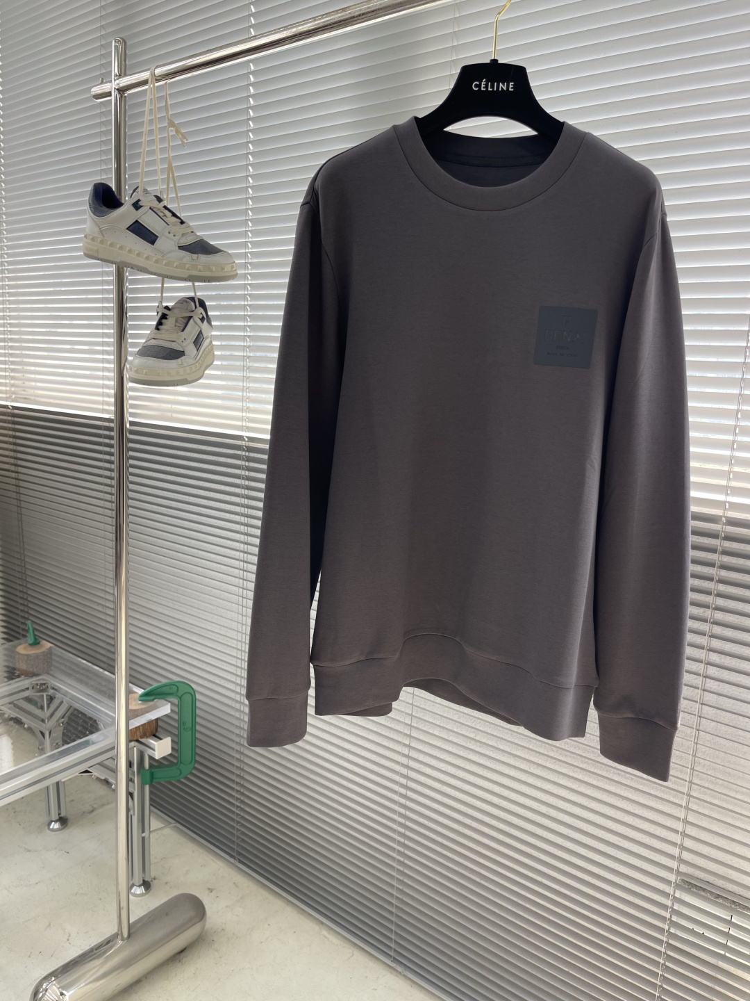 FEND 2025秋冬系列圆领卫衣码数：M-5XL 常规卫衣棉莫代尔空气层。采用丝光工艺处理的双面结构，