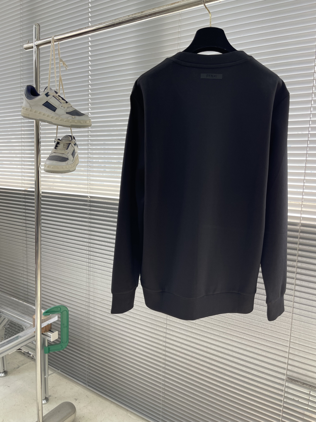 FEND 2025秋冬系列圆领卫衣码数：M-5XL 常规卫衣棉莫代尔空气层。采用丝光工艺处理的双面结构，