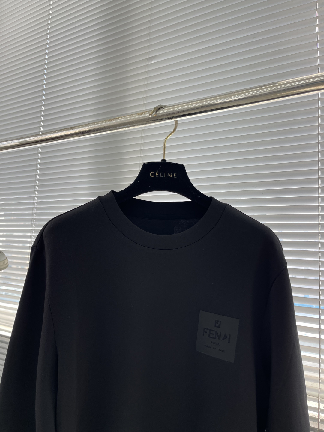 FEND 2025秋冬系列圆领卫衣码数：M-5XL 常规卫衣棉莫代尔空气层。采用丝光工艺处理的双面结构，