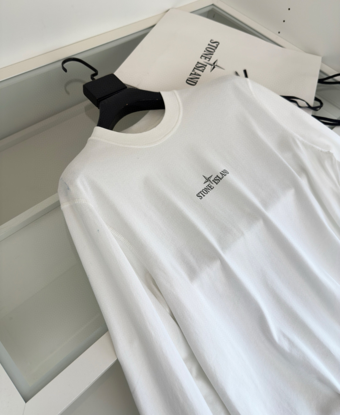 Stone lsland 石头岛 一线公司出品 采用240克重的长绒棉材质 看似大同小异的面料 当你第二