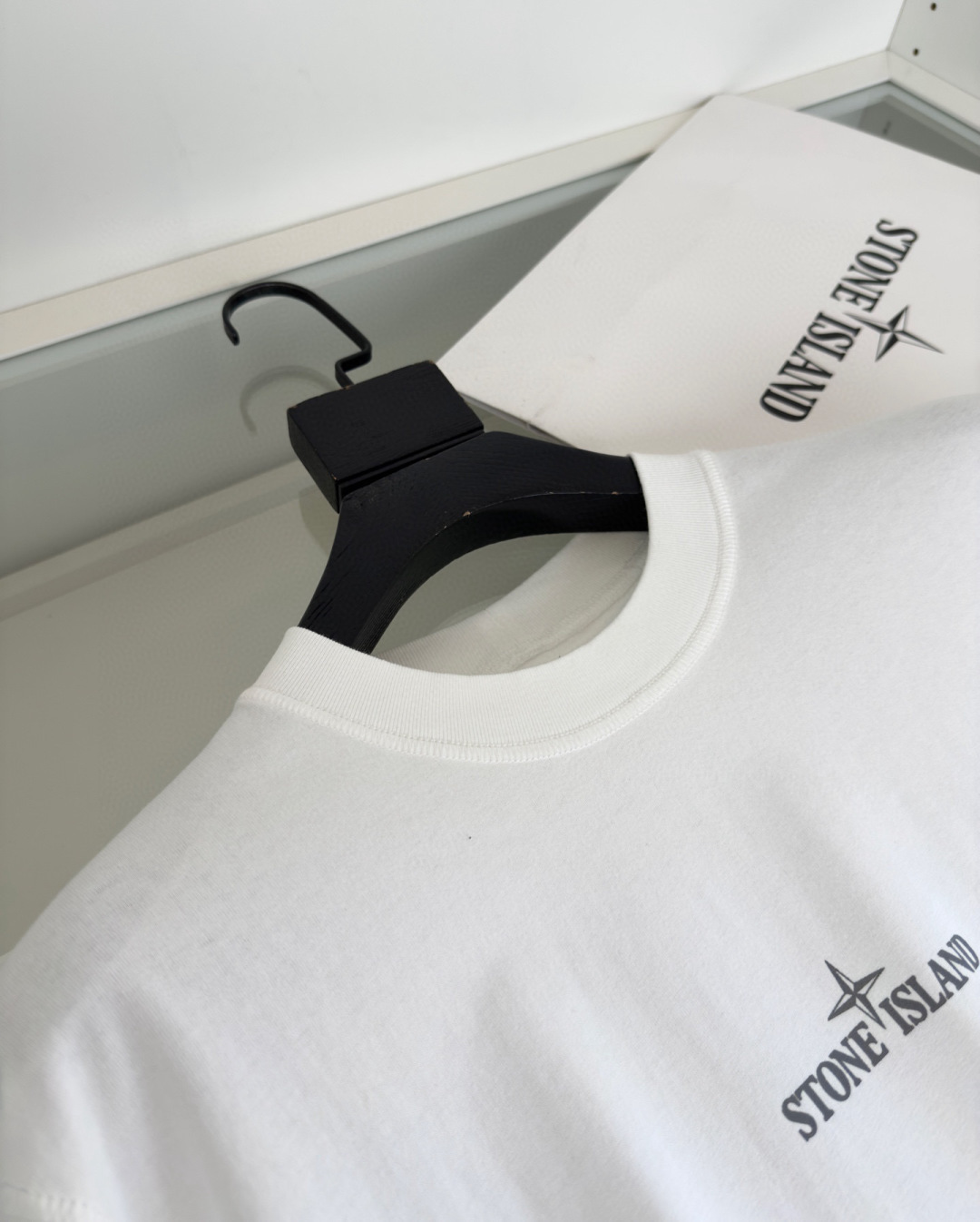 Stone lsland 石头岛 一线公司出品 采用240克重的长绒棉材质 看似大同小异的面料 当你第二