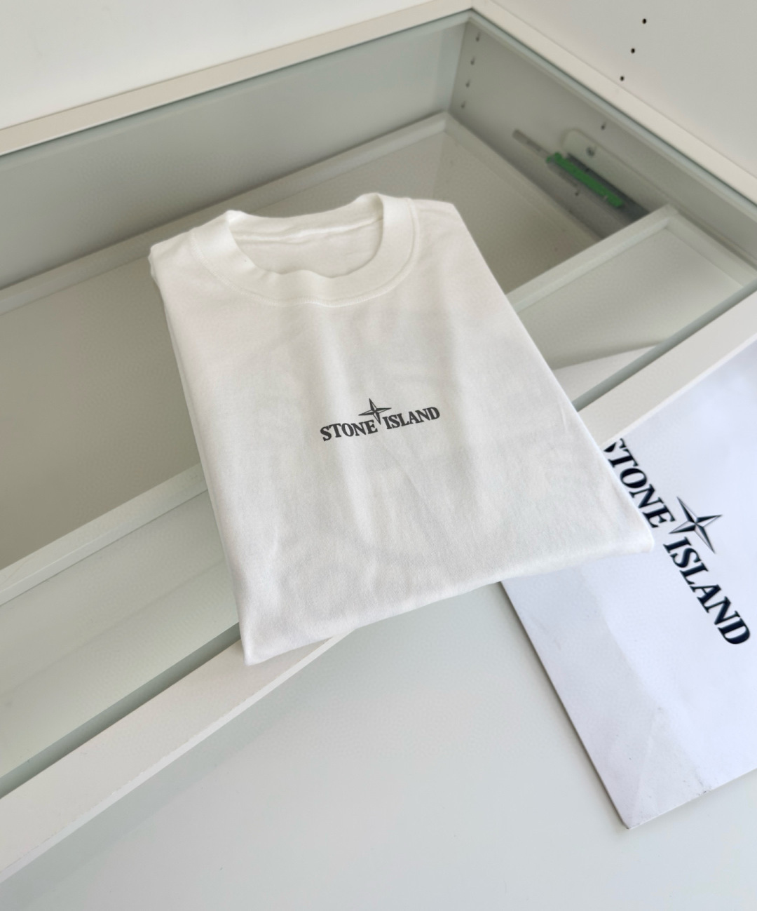 Stone lsland 石头岛 一线公司出品 采用240克重的长绒棉材质 看似大同小异的面料 当你第二