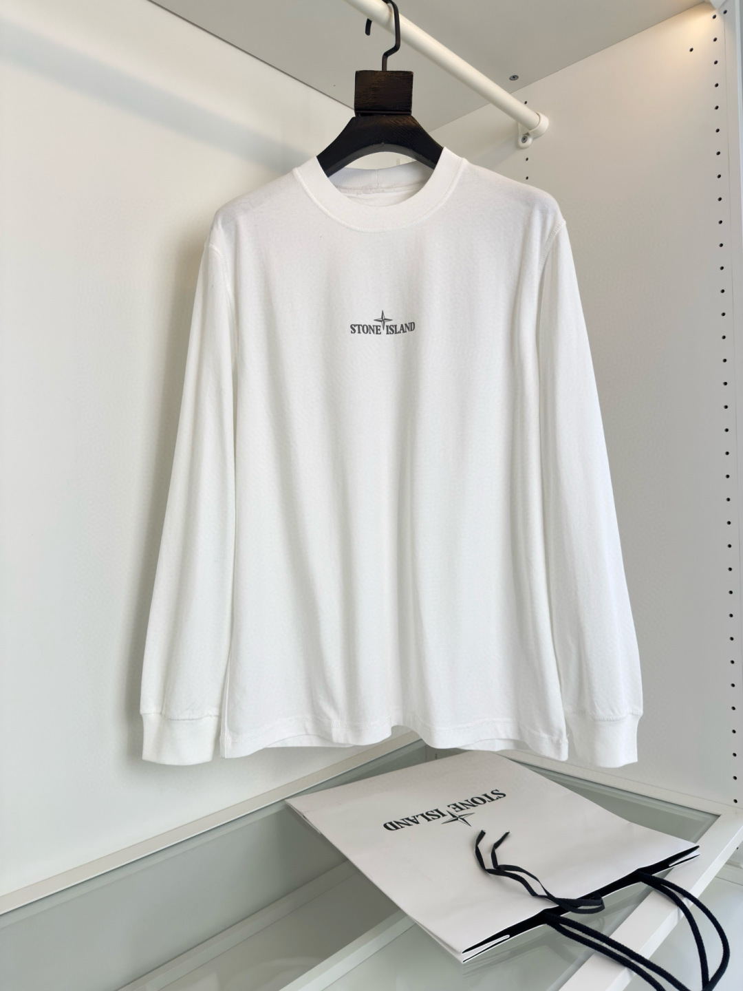 Stone lsland 石头岛 一线公司出品 采用240克重的长绒棉材质 看似大同小异的面料 当你第二