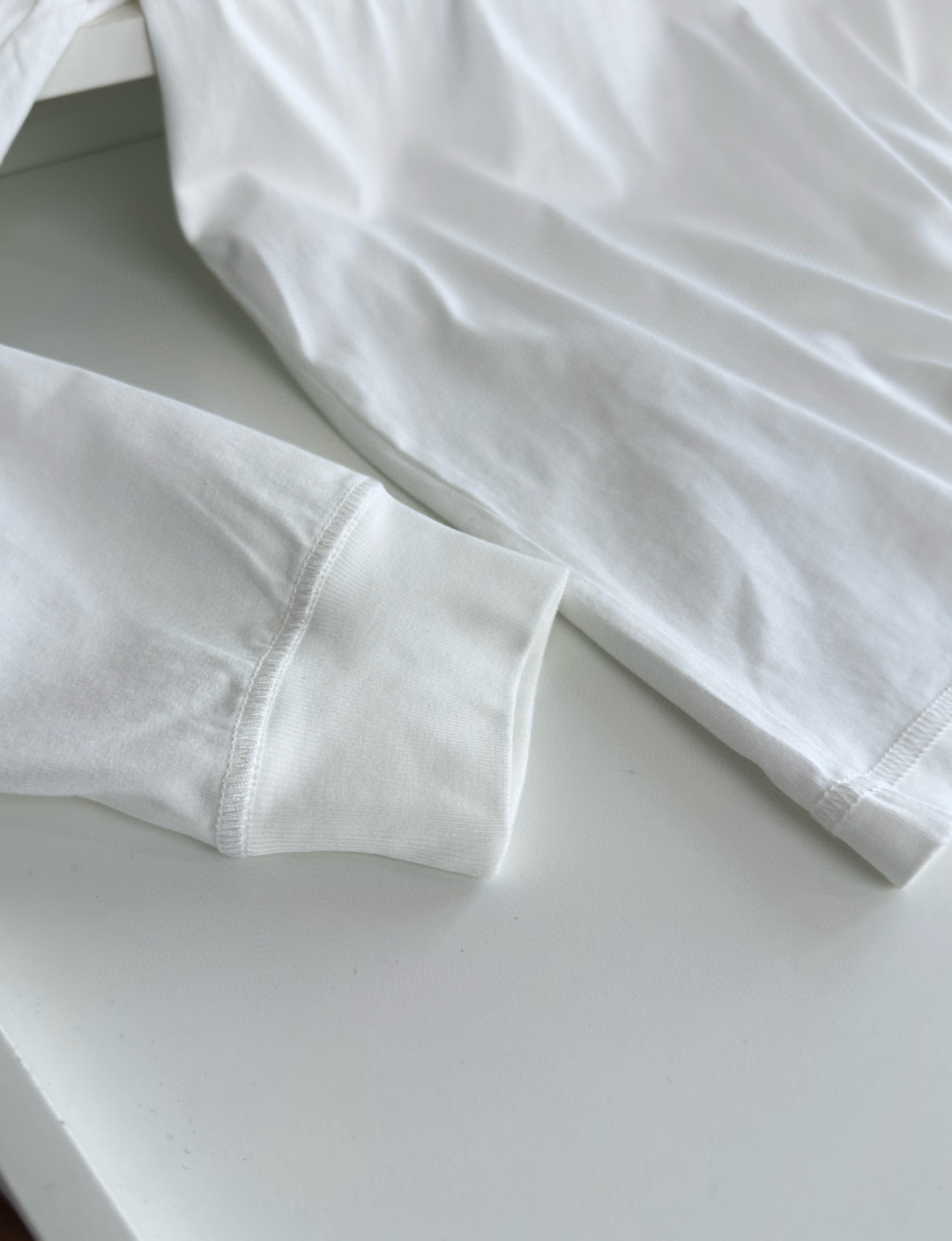 Stone lsland 石头岛 一线公司出品 采用240克重的长绒棉材质 看似大同小异的面料 当你第二