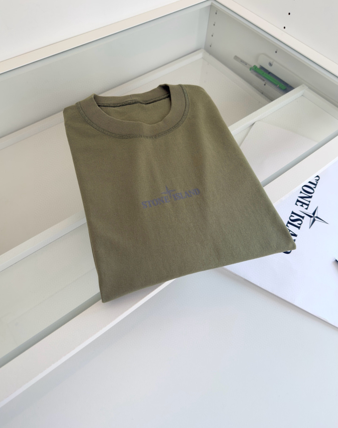 Stone lsland 石头岛 一线公司出品 采用240克重的长绒棉材质 看似大同小异的面料 当你第二