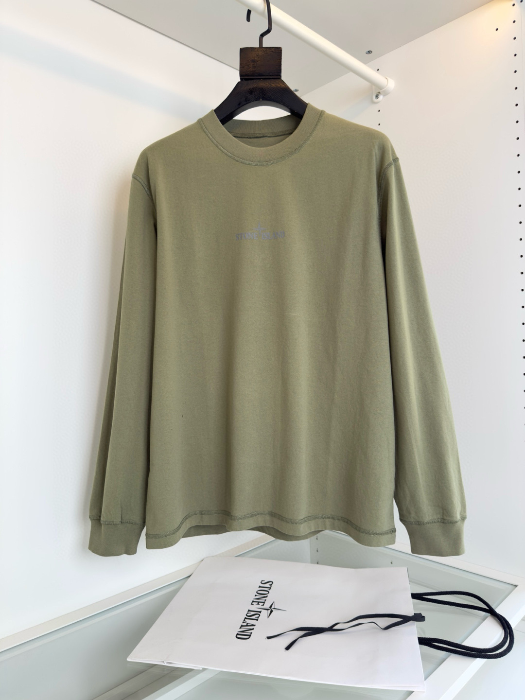 Stone lsland 石头岛 一线公司出品 采用240克重的长绒棉材质 看似大同小异的面料 当你第二