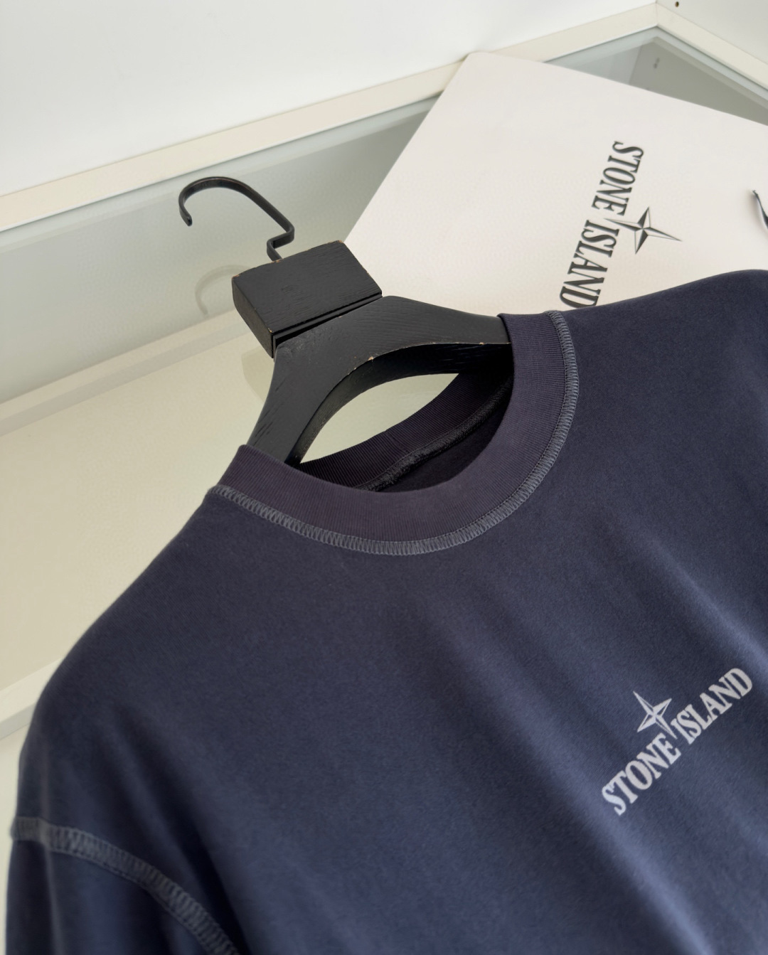 Stone lsland 石头岛 一线公司出品 采用240克重的长绒棉材质 看似大同小异的面料 当你第二