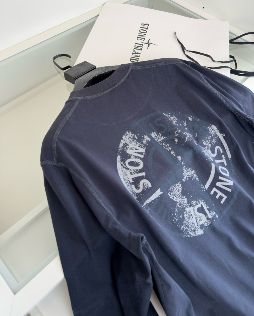 Stone lsland 石头岛 一线公司出品 采用240克重的长绒棉材质 看似大同小异的面料 当你第二