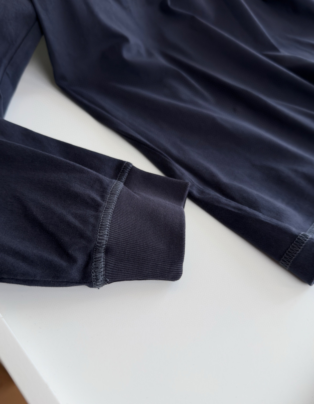 Stone lsland 石头岛 一线公司出品 采用240克重的长绒棉材质 看似大同小异的面料 当你第二