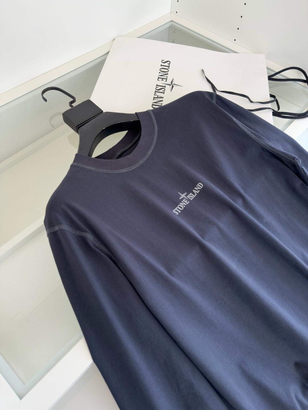 Stone lsland 石头岛 一线公司出品 采用240克重的长绒棉材质 看似大同小异的面料 当你第二