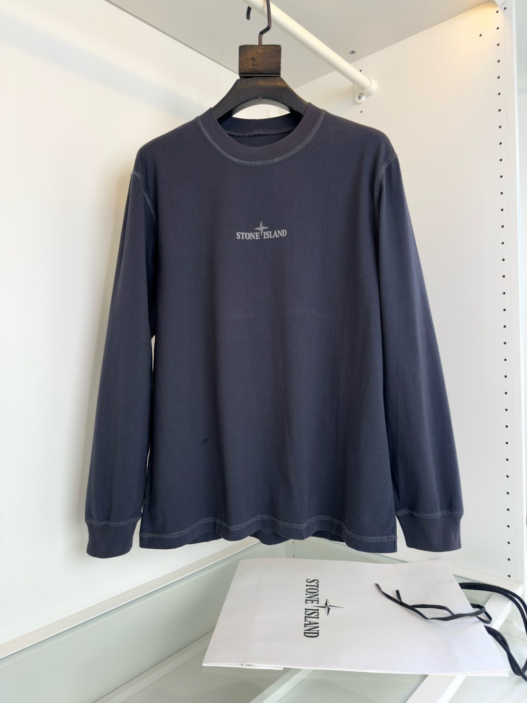 Stone lsland 石头岛 一线公司出品 采用240克重的长绒棉材质 看似大同小异的面料 当你第二