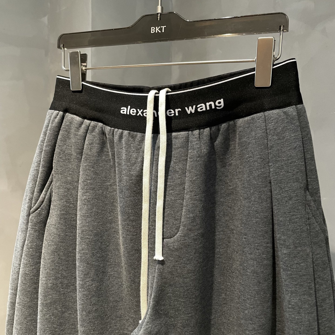 Alexander🌟秋冬新款拼接设计休闲裤🆕采用优质面料，具有质感，松紧腰带设计，超级时尚洋气！码数：S