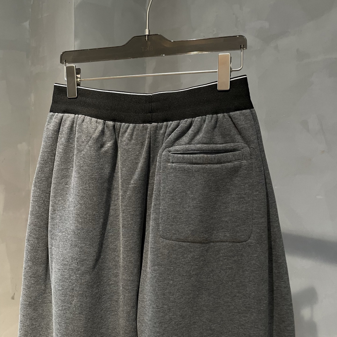 Alexander🌟秋冬新款拼接设计休闲裤🆕采用优质面料，具有质感，松紧腰带设计，超级时尚洋气！码数：S