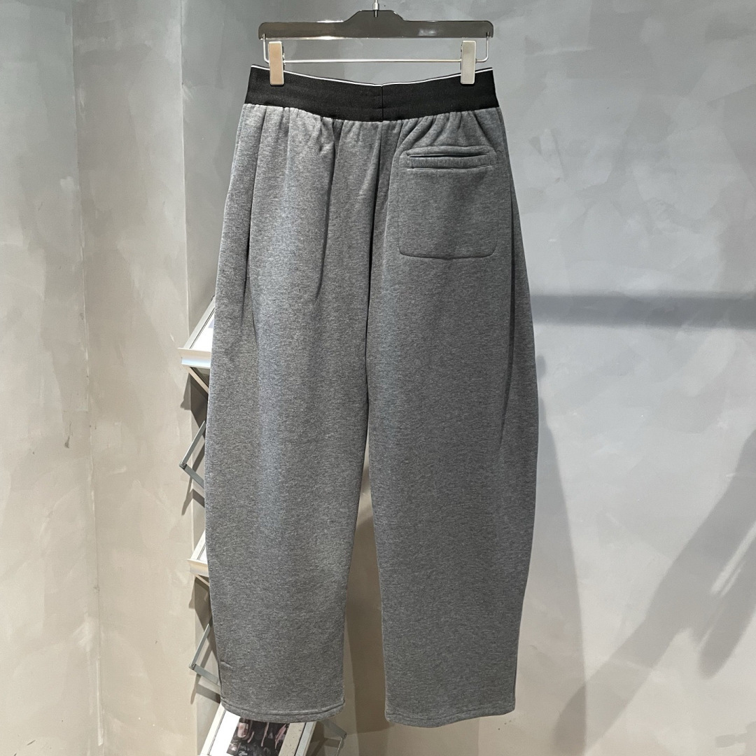 Alexander🌟秋冬新款拼接设计休闲裤🆕采用优质面料，具有质感，松紧腰带设计，超级时尚洋气！码数：S