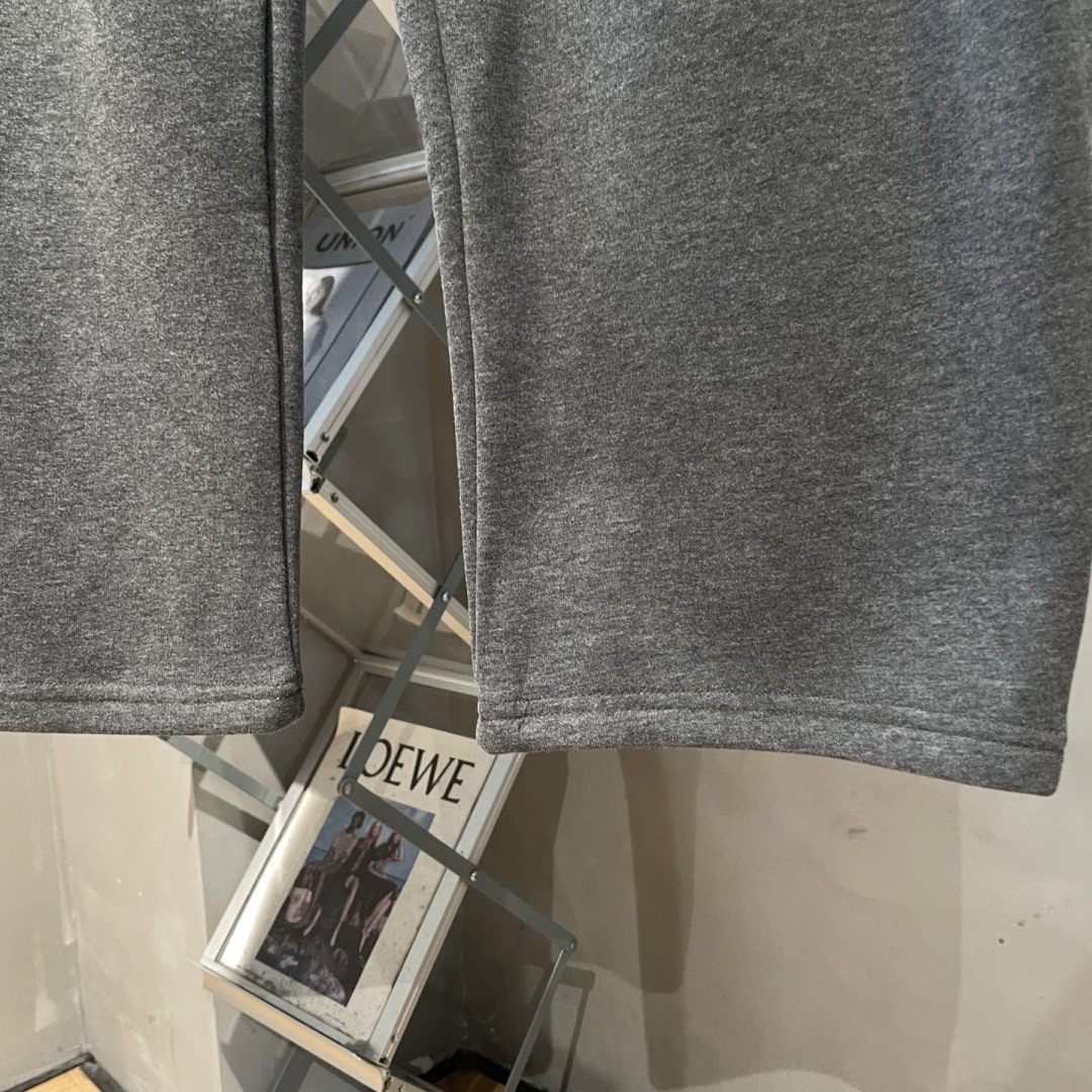 Alexander🌟秋冬新款拼接设计休闲裤🆕采用优质面料，具有质感，松紧腰带设计，超级时尚洋气！码数：S