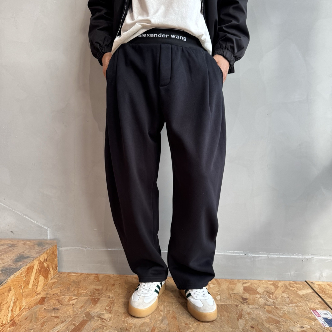 Alexander🌟秋冬新款拼接设计休闲裤🆕采用优质面料，具有质感，松紧腰带设计，超级时尚洋气！码数：S