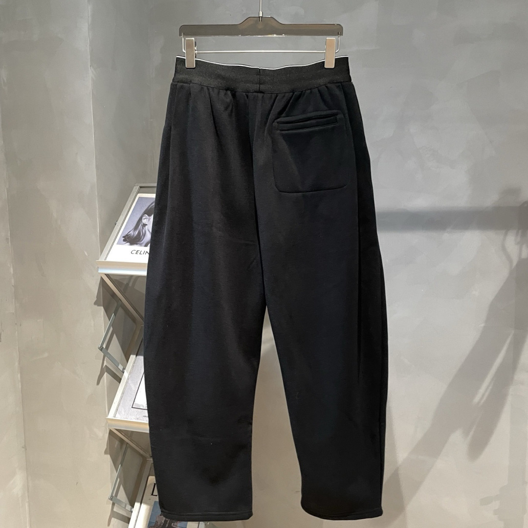 Alexander🌟秋冬新款拼接设计休闲裤🆕采用优质面料，具有质感，松紧腰带设计，超级时尚洋气！码数：S