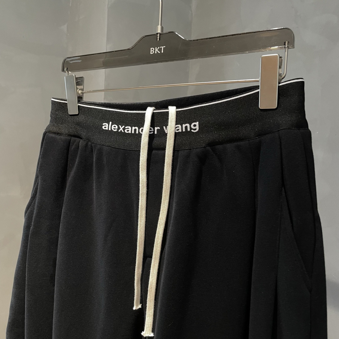 Alexander🌟秋冬新款拼接设计休闲裤🆕采用优质面料，具有质感，松紧腰带设计，超级时尚洋气！码数：S