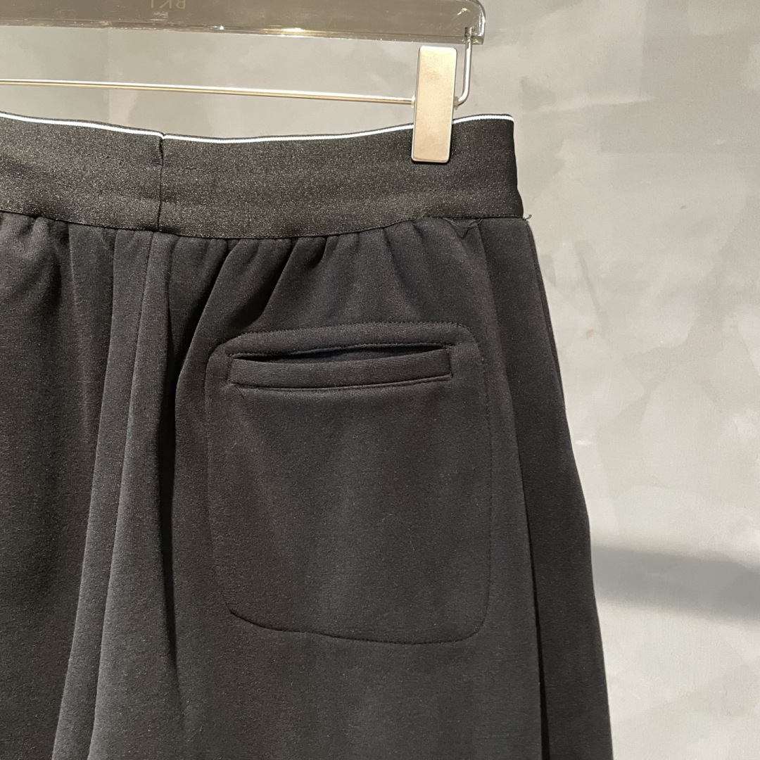 Alexander🌟秋冬新款拼接设计休闲裤🆕采用优质面料，具有质感，松紧腰带设计，超级时尚洋气！码数：S