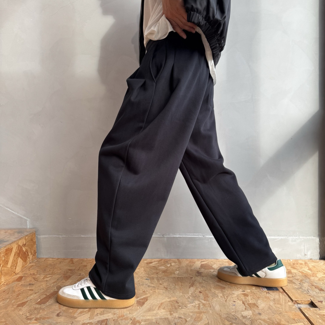 Alexander🌟秋冬新款拼接设计休闲裤🆕采用优质面料，具有质感，松紧腰带设计，超级时尚洋气！码数：S