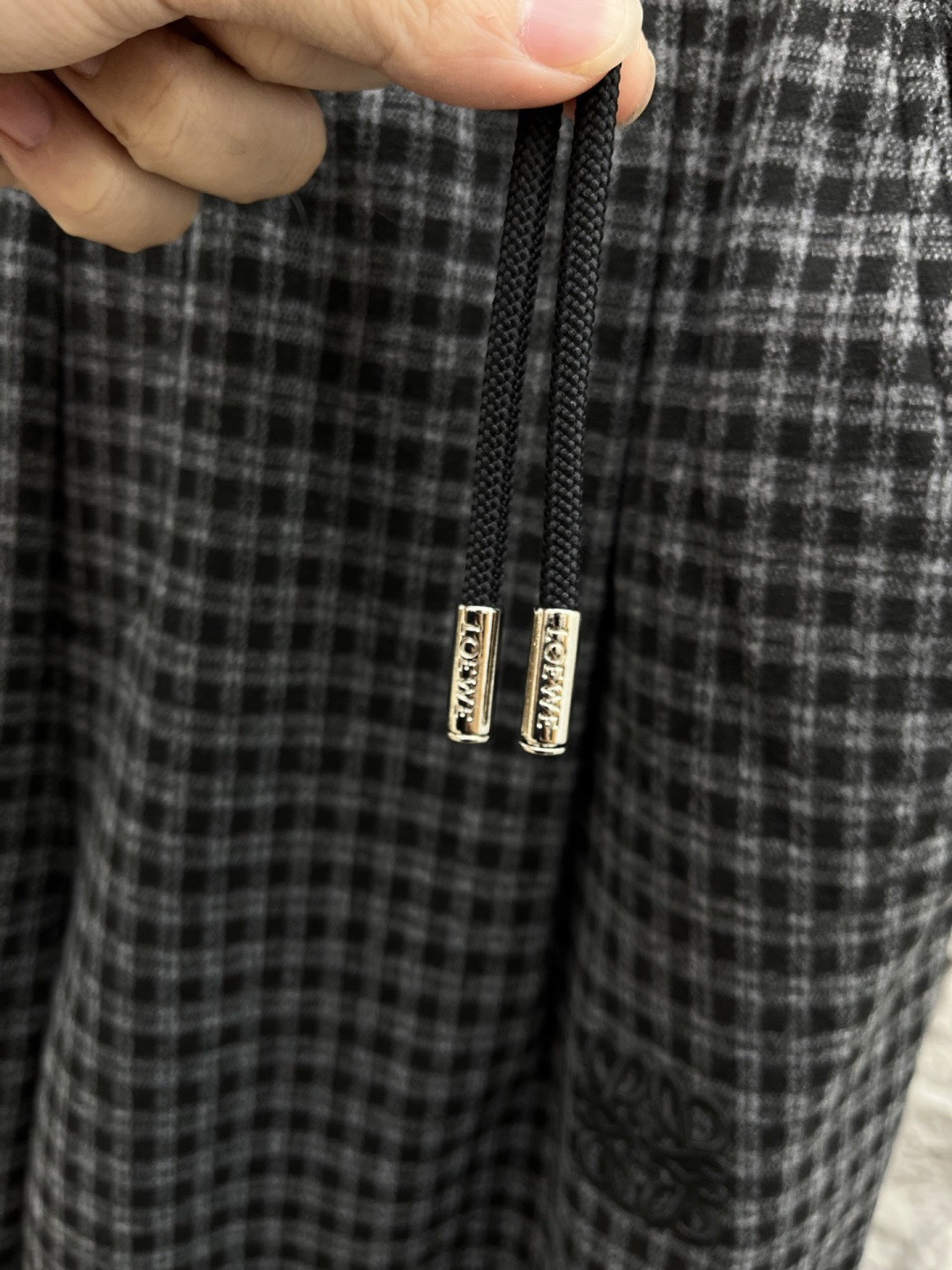 罗意威🔥🔥秋冬拉绒新款休闲裤，采用优质亲肤毛呢绒面料，超级舒适，面料极好亲肤舒适，整体轮廓版型设计完美，