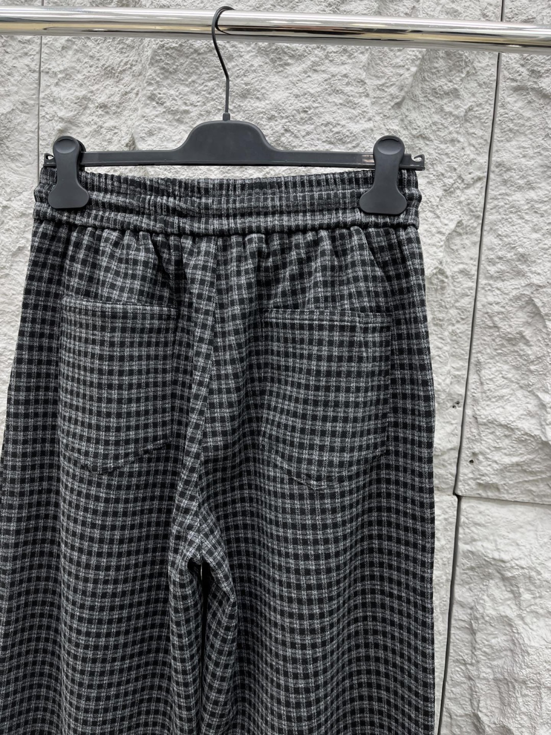 罗意威🔥🔥秋冬拉绒新款休闲裤，采用优质亲肤毛呢绒面料，超级舒适，面料极好亲肤舒适，整体轮廓版型设计完美，