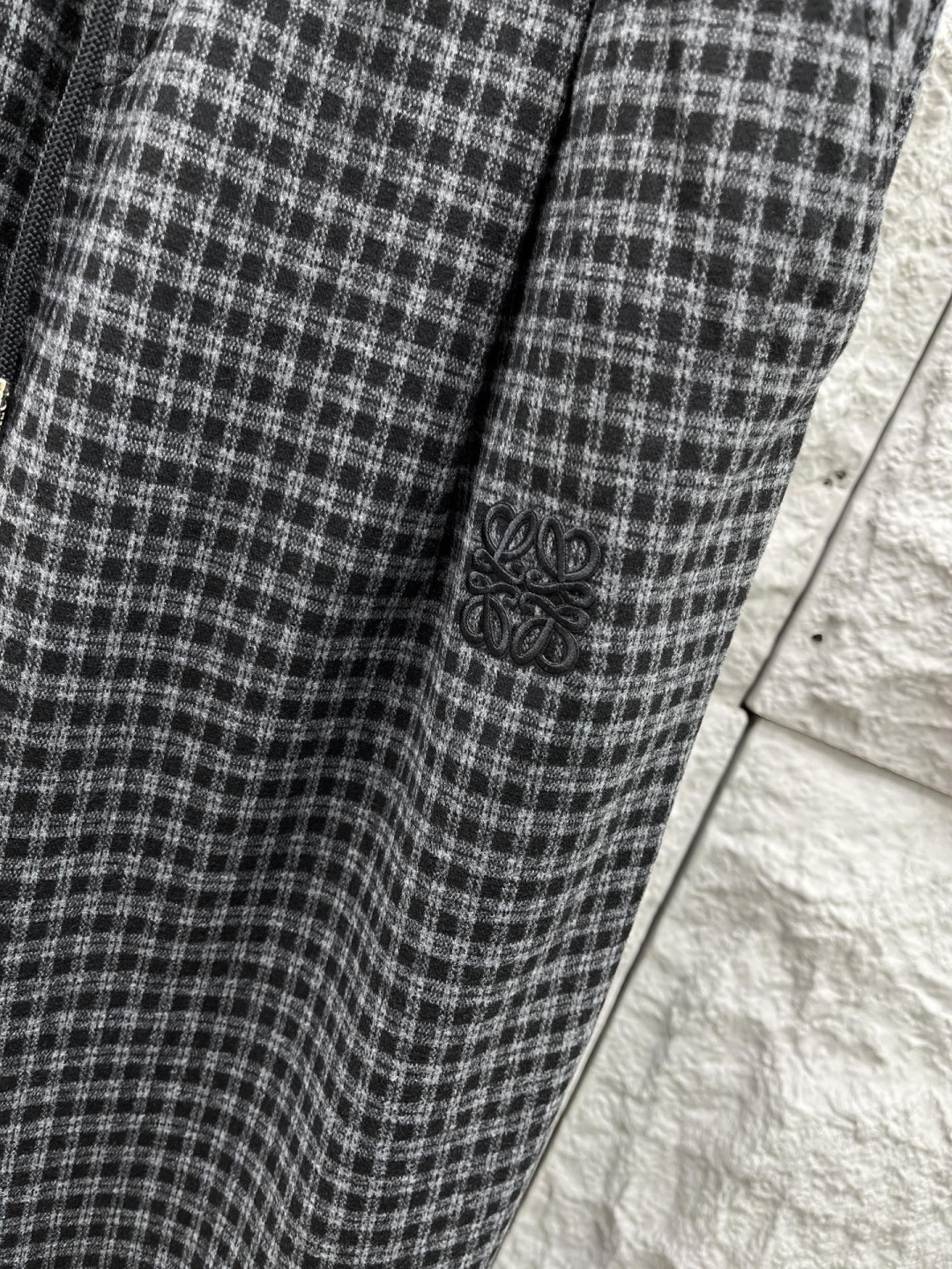 罗意威🔥🔥秋冬拉绒新款休闲裤，采用优质亲肤毛呢绒面料，超级舒适，面料极好亲肤舒适，整体轮廓版型设计完美，