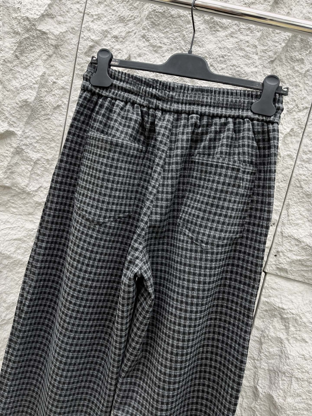 罗意威🔥🔥秋冬拉绒新款休闲裤，采用优质亲肤毛呢绒面料，超级舒适，面料极好亲肤舒适，整体轮廓版型设计完美，