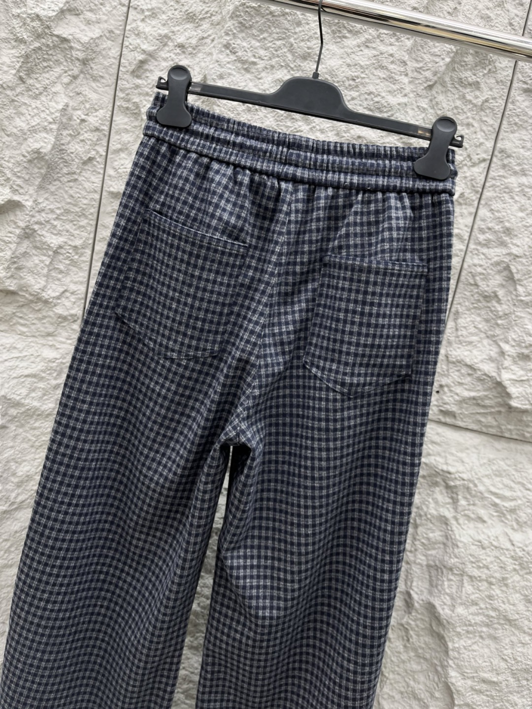 罗意威🔥🔥秋冬拉绒新款休闲裤，采用优质亲肤毛呢绒面料，超级舒适，面料极好亲肤舒适，整体轮廓版型设计完美，