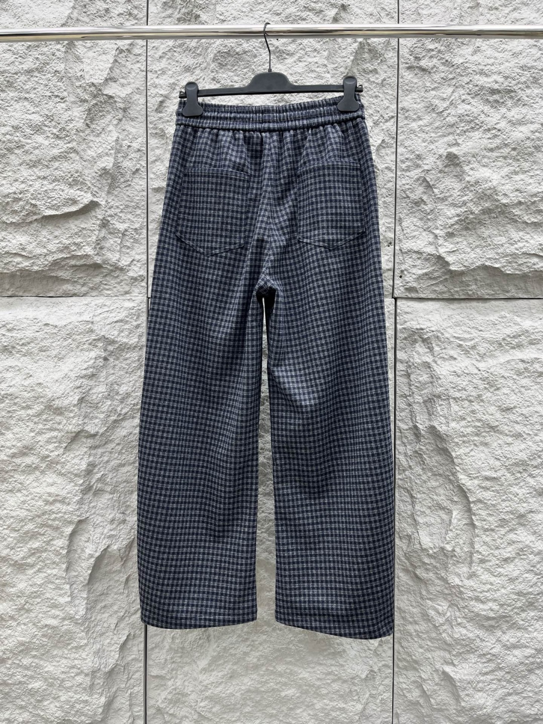 罗意威🔥🔥秋冬拉绒新款休闲裤，采用优质亲肤毛呢绒面料，超级舒适，面料极好亲肤舒适，整体轮廓版型设计完美，