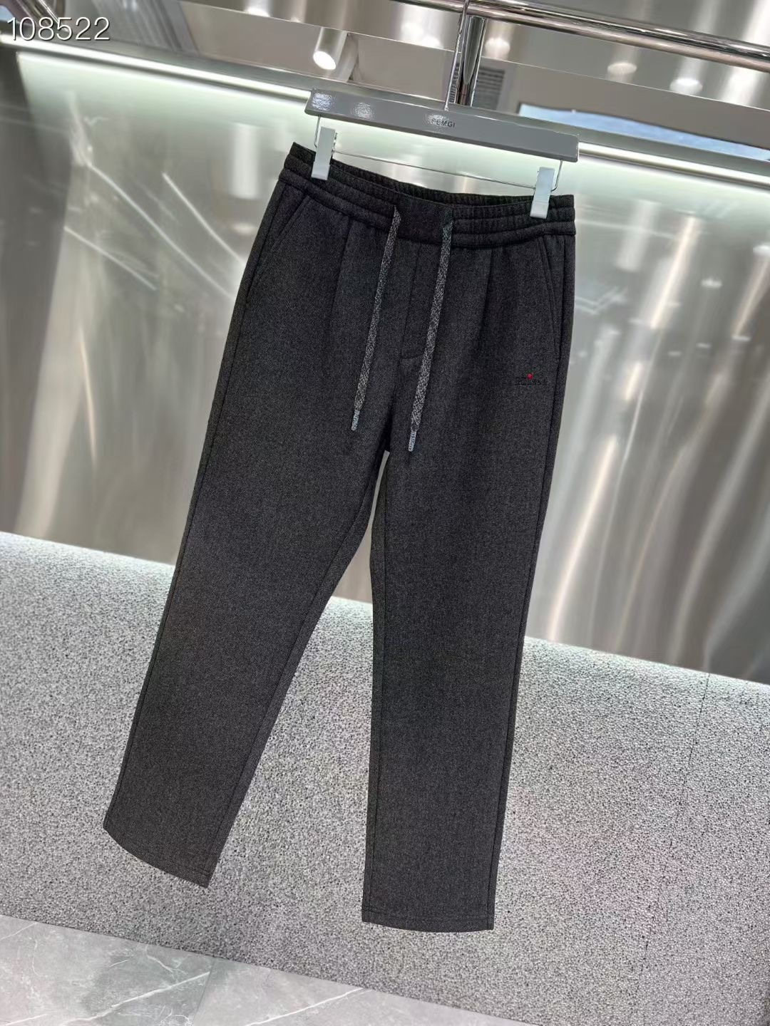 Kiton 𝟐𝟎𝟐𝟓秋冬上新高订轻奢休闲裤 现货供应 澳洲绵羊毛面料 抗皱免烫 抗寒保暖 舒适0压感 贴