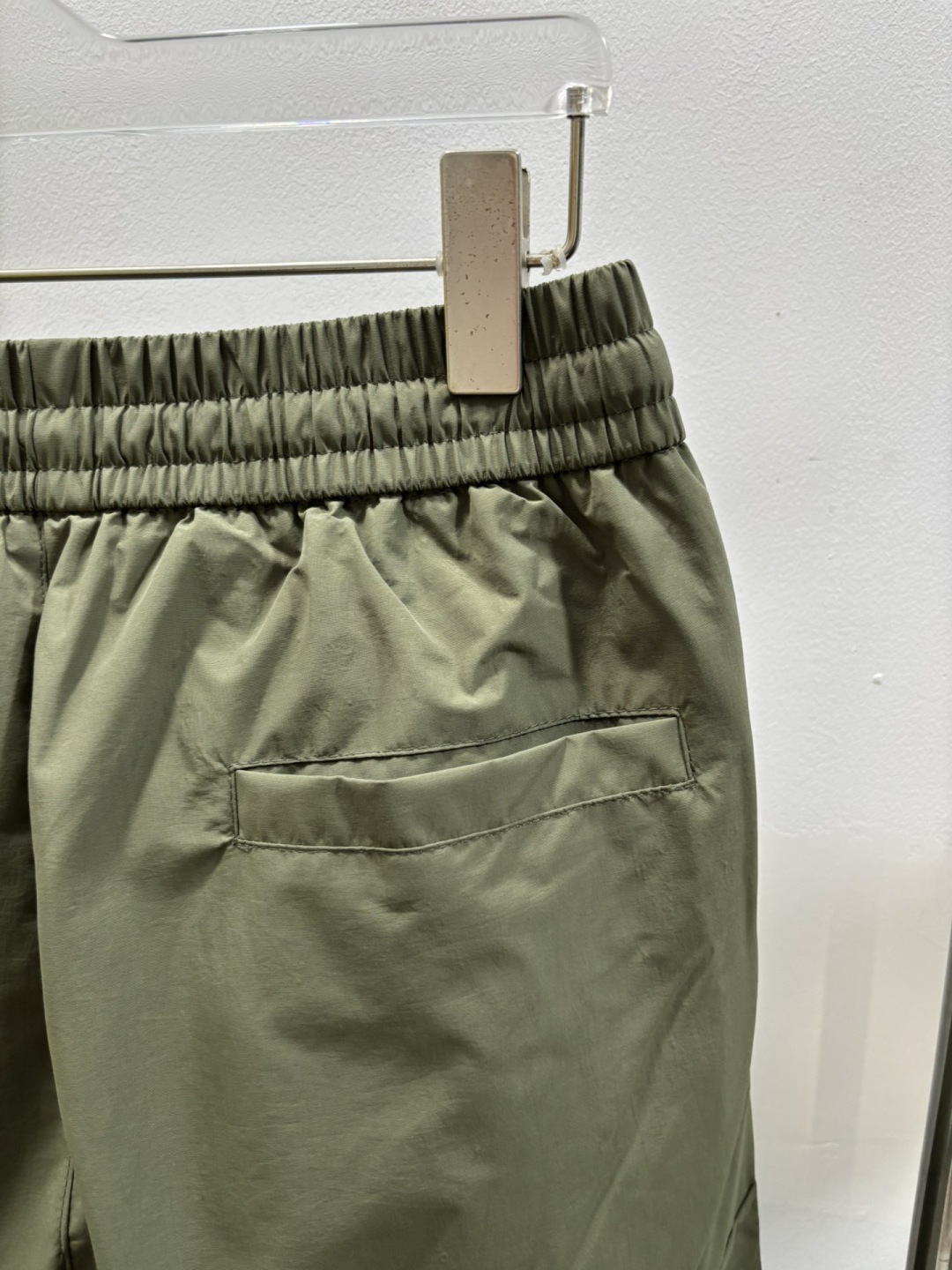 秋冬新款经典羽绒裤，每一处平均充绒，含90%鸭绒。🔥高档刺绣工艺🔥D内衬双层高密度面料完全不跑毛，也不会