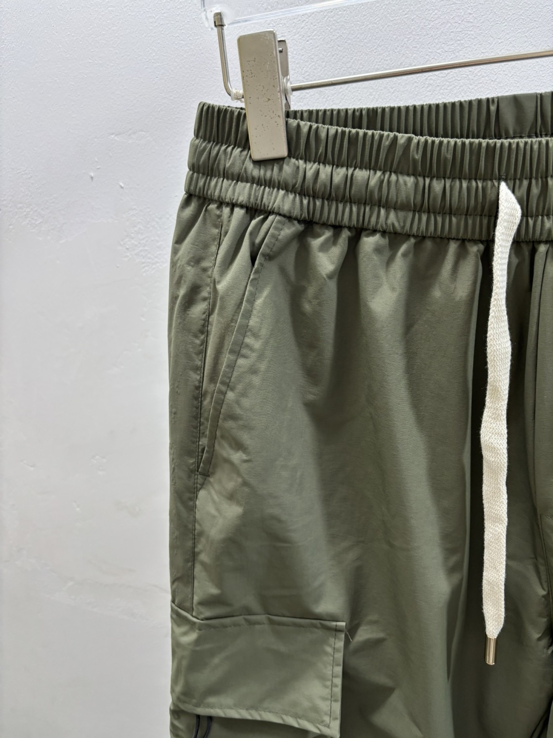 秋冬新款经典羽绒裤，每一处平均充绒，含90%鸭绒。🔥高档刺绣工艺🔥D内衬双层高密度面料完全不跑毛，也不会