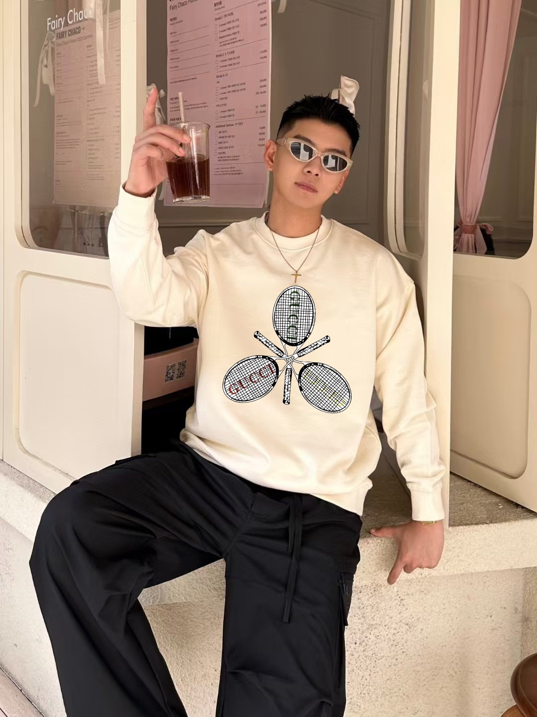 GUCC*2025秋冬新款 个性字母logo印花 定制面料400g 圆领卫衣 男女同款颜色：黑色 杏色 