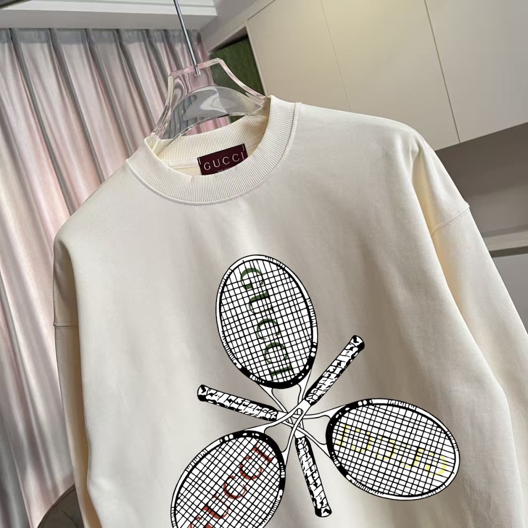 GUCC*2025秋冬新款 个性字母logo印花 定制面料400g 圆领卫衣 男女同款颜色：黑色 杏色 