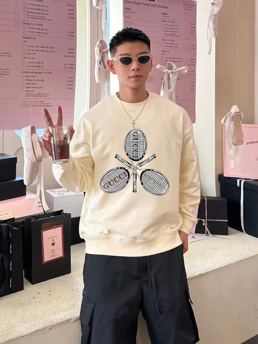 GUCC*2025秋冬新款 个性字母logo印花 定制面料400g 圆领卫衣 男女同款颜色：黑色 杏色 