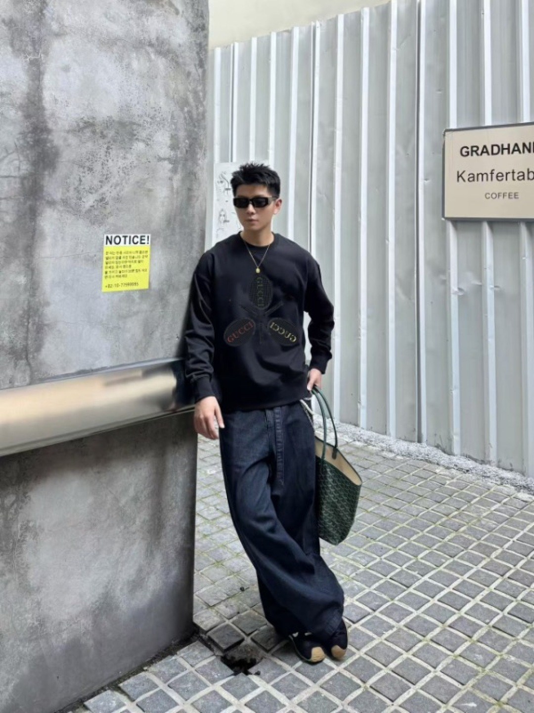 GUCC*2025秋冬新款 个性字母logo印花 定制面料400g 圆领卫衣 男女同款颜色：黑色 杏色 