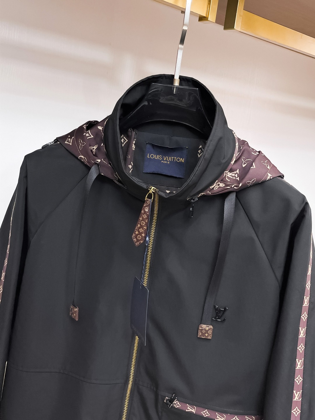LV 官网同款，三标齐全，提前发售 2025ss开秋新款男士夹克外套，双面穿原单三标齐全高端版本 专柜定